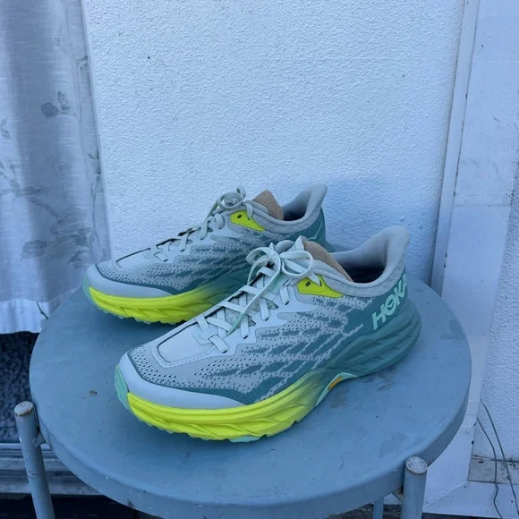 Like New Women's Hoka Speedgoat 5 Trail Running Shoes (9.5 US) - Picture 1 of 6